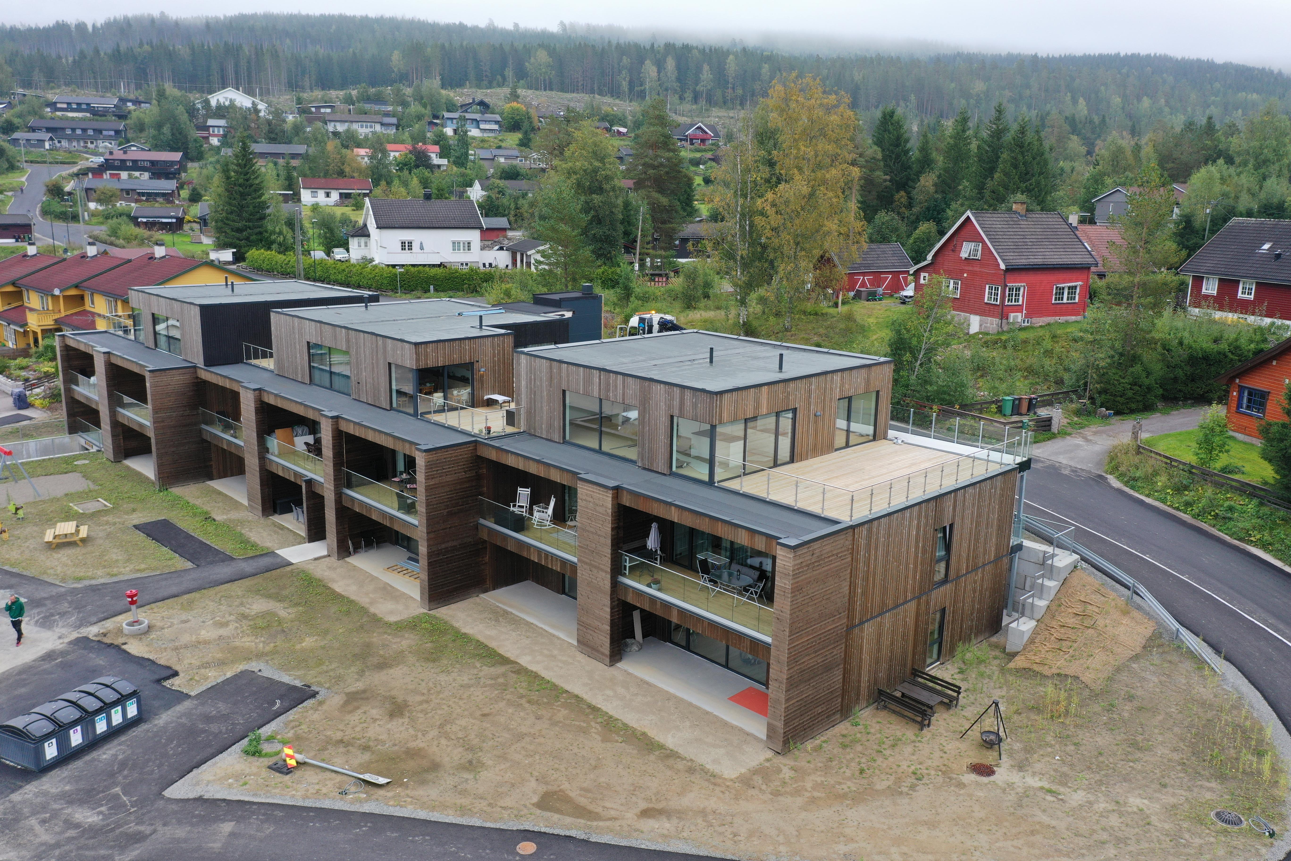 Terrasseleiligheter trappet ned en skråning